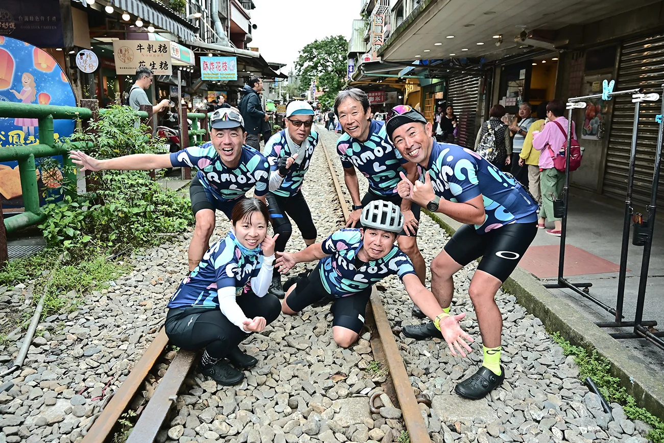 十分老街の線路にて