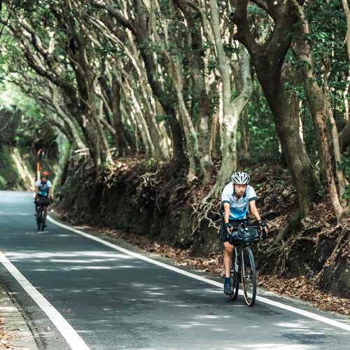今治市の製造中の巨大タンカー